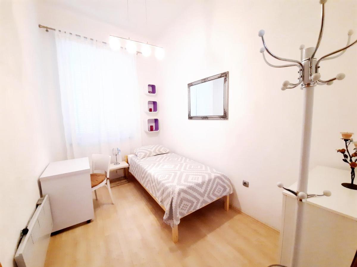 Apartment Ory Near The City Center With Free Parking Pula Eksteriør billede
