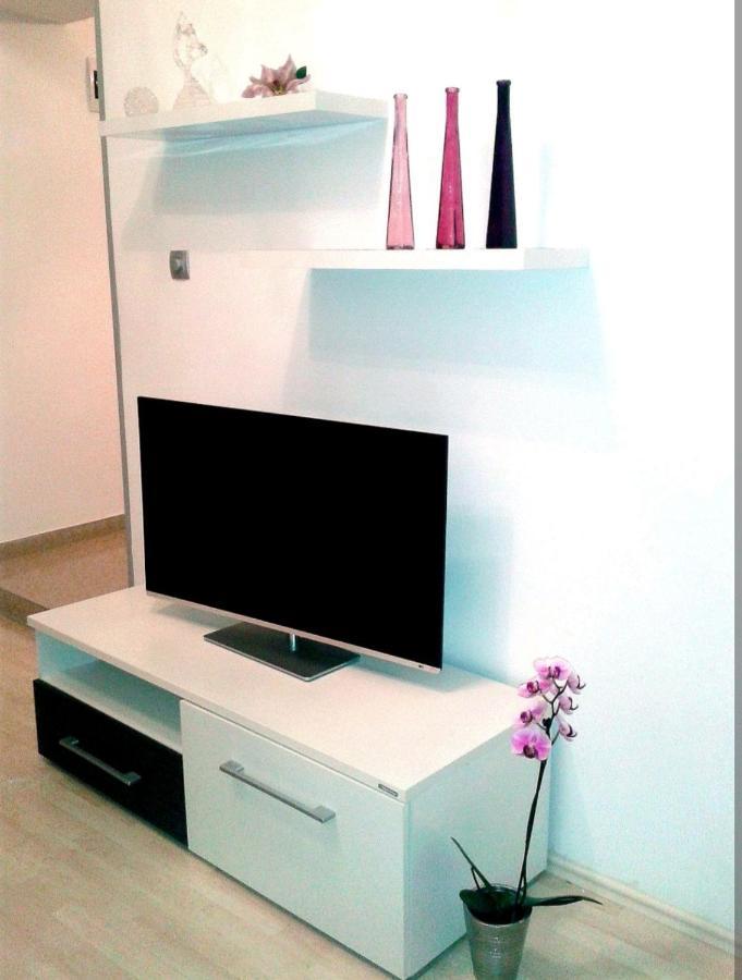 Apartment Ory Near The City Center With Free Parking Pula Eksteriør billede